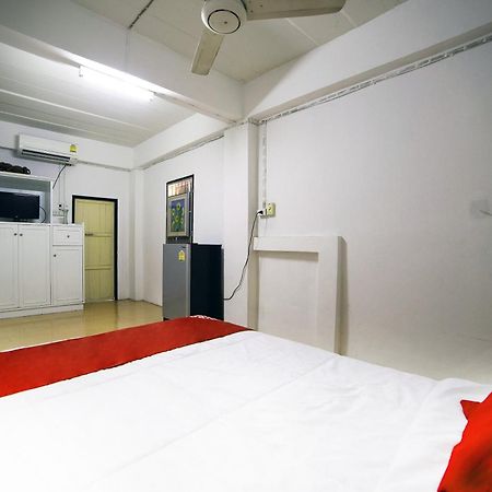 Oyo 560 Chang Hostel Suvarnabhumi Банкок Екстериор снимка