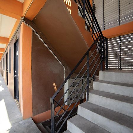Oyo 560 Chang Hostel Suvarnabhumi Банкок Екстериор снимка