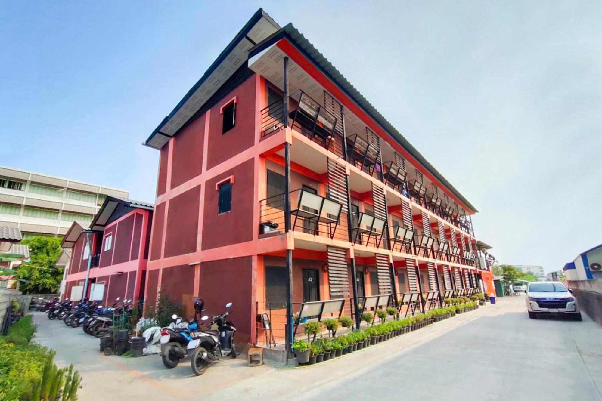 Oyo 560 Chang Hostel Suvarnabhumi Банкок Екстериор снимка