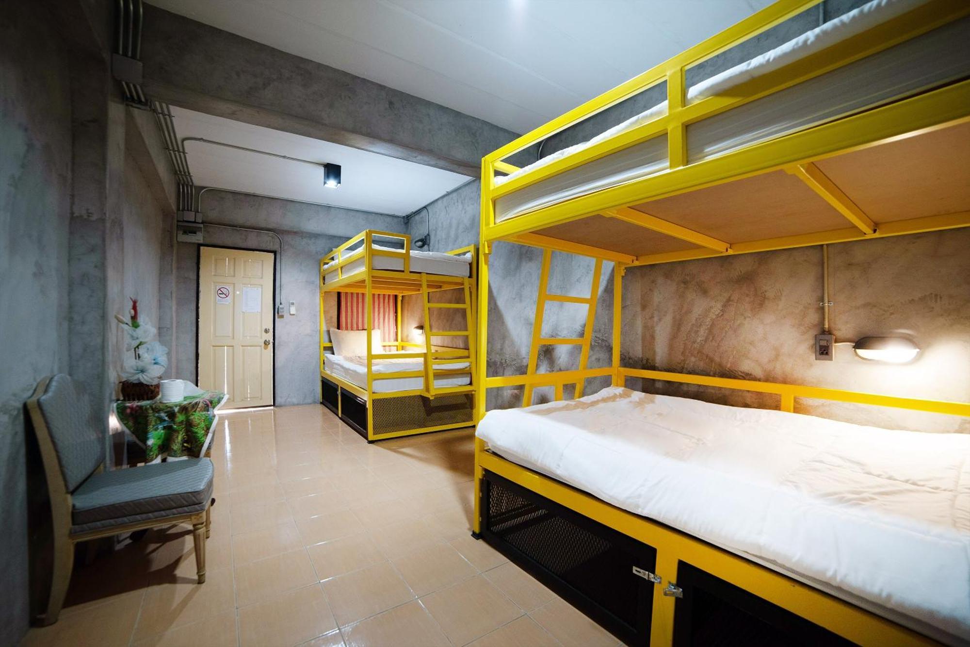 Oyo 560 Chang Hostel Suvarnabhumi Банкок Екстериор снимка