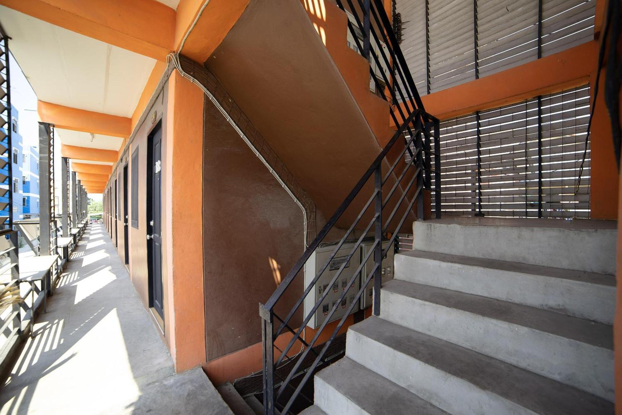 Oyo 560 Chang Hostel Suvarnabhumi Банкок Екстериор снимка