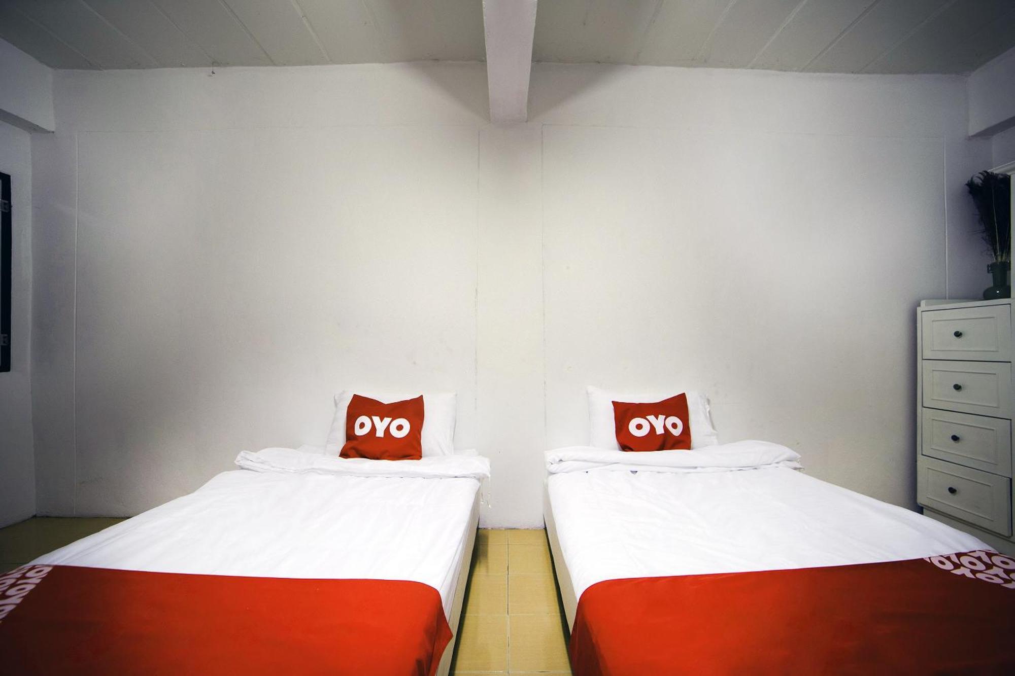 Oyo 560 Chang Hostel Suvarnabhumi Банкок Екстериор снимка