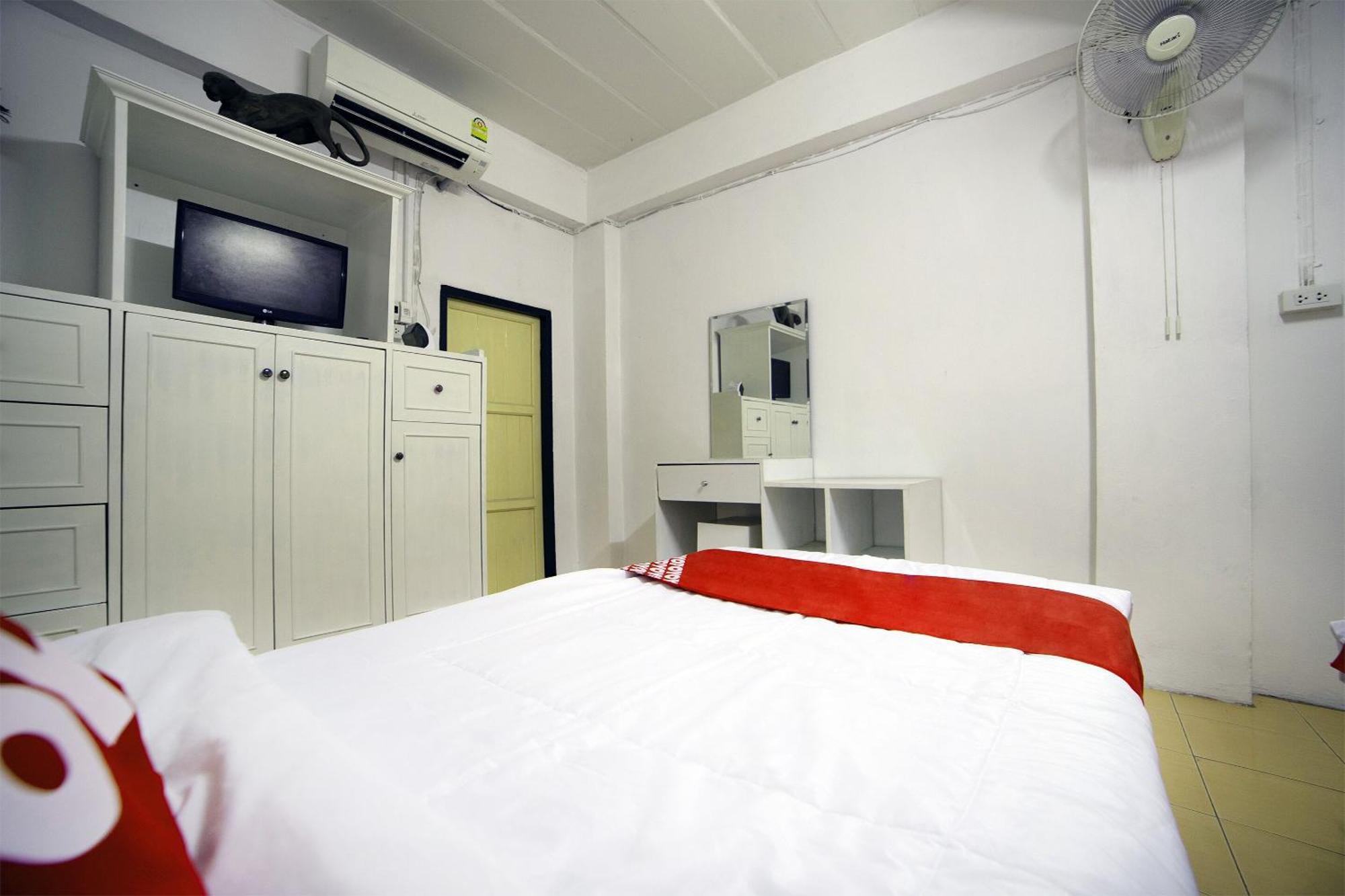 Oyo 560 Chang Hostel Suvarnabhumi Банкок Екстериор снимка